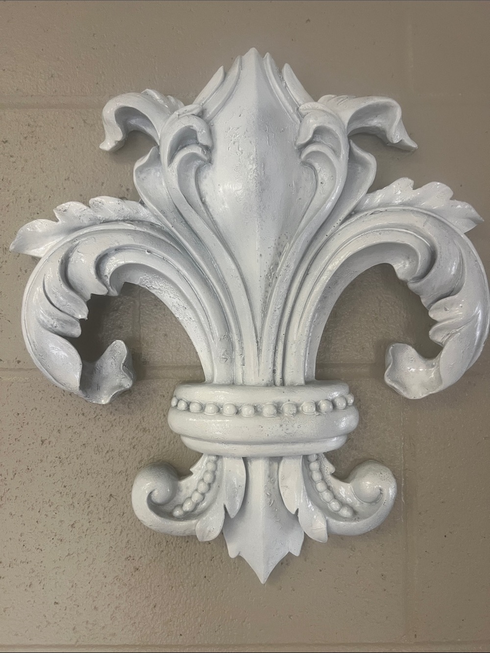Classic Fleur-de-Lis Wall Decor in White